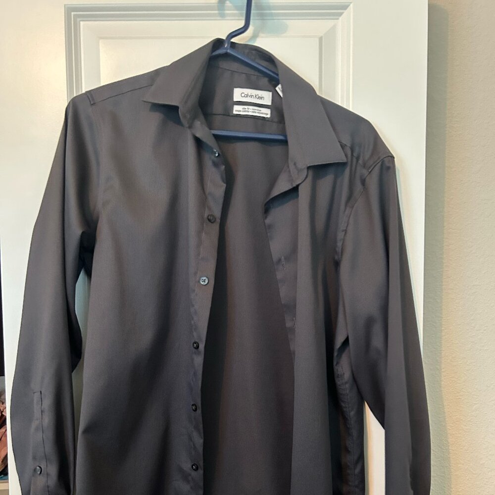 Men's Medium 14.5 Calvin Klein Button Down Dress Shirt.